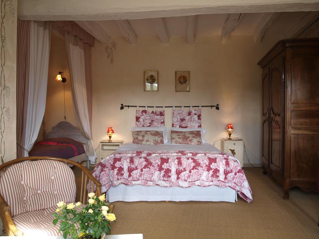 Chambres D'Hotes Du Noisillet Cinais Esterno foto